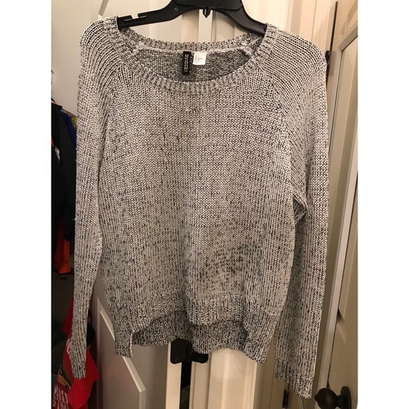 H&M Sweaters - 💕Tops 2/14💕Silver sweater H&M